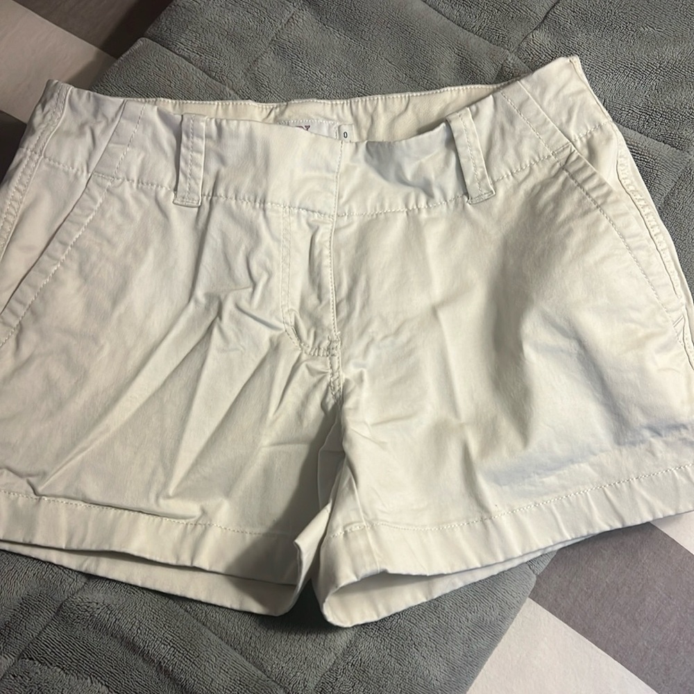 Vineyard vines, women’s khaki shorts, size 0
